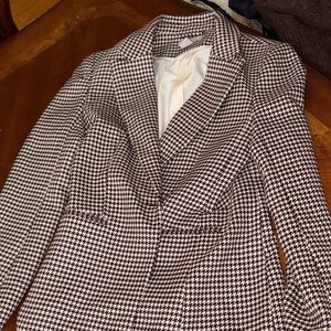 Women’s houndstooth blazer